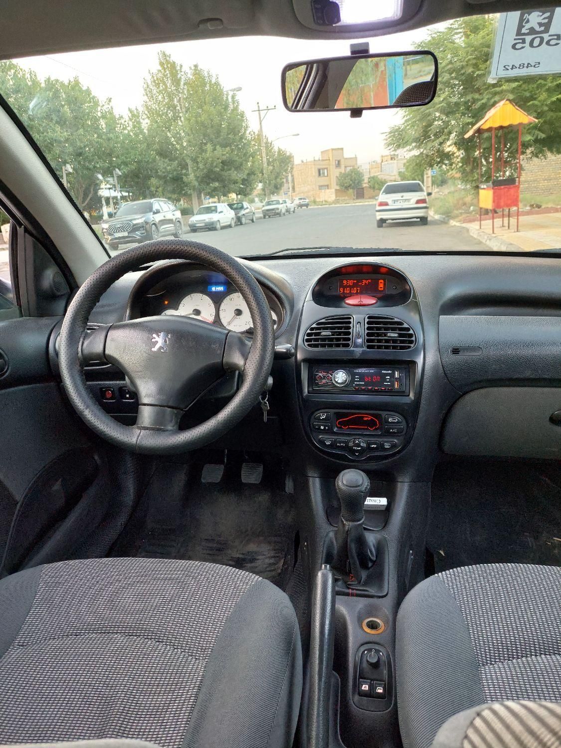 پژو ۲۰۶ صندوق دار v8 - 1393