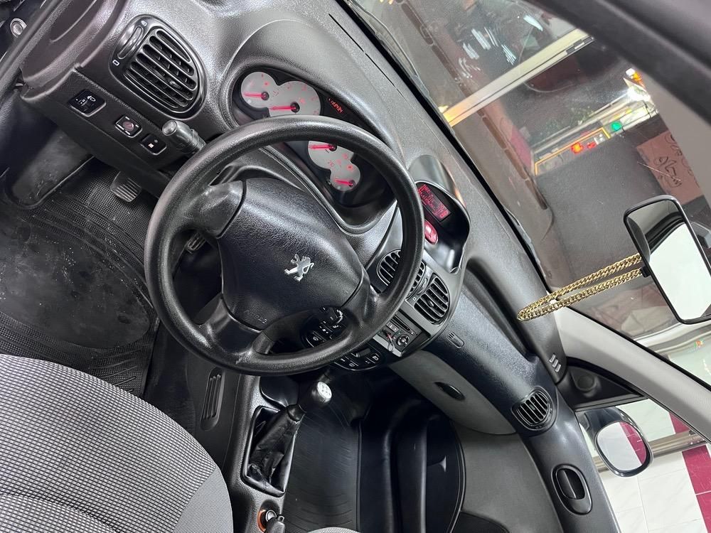 پژو ۲۰۶ صندوق دار v8 - 1394