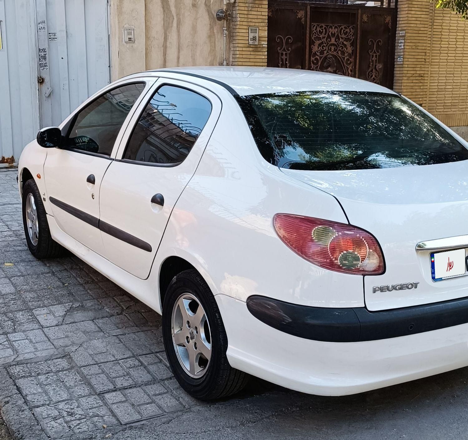 پژو ۲۰۶ صندوق دار v8 - 1393