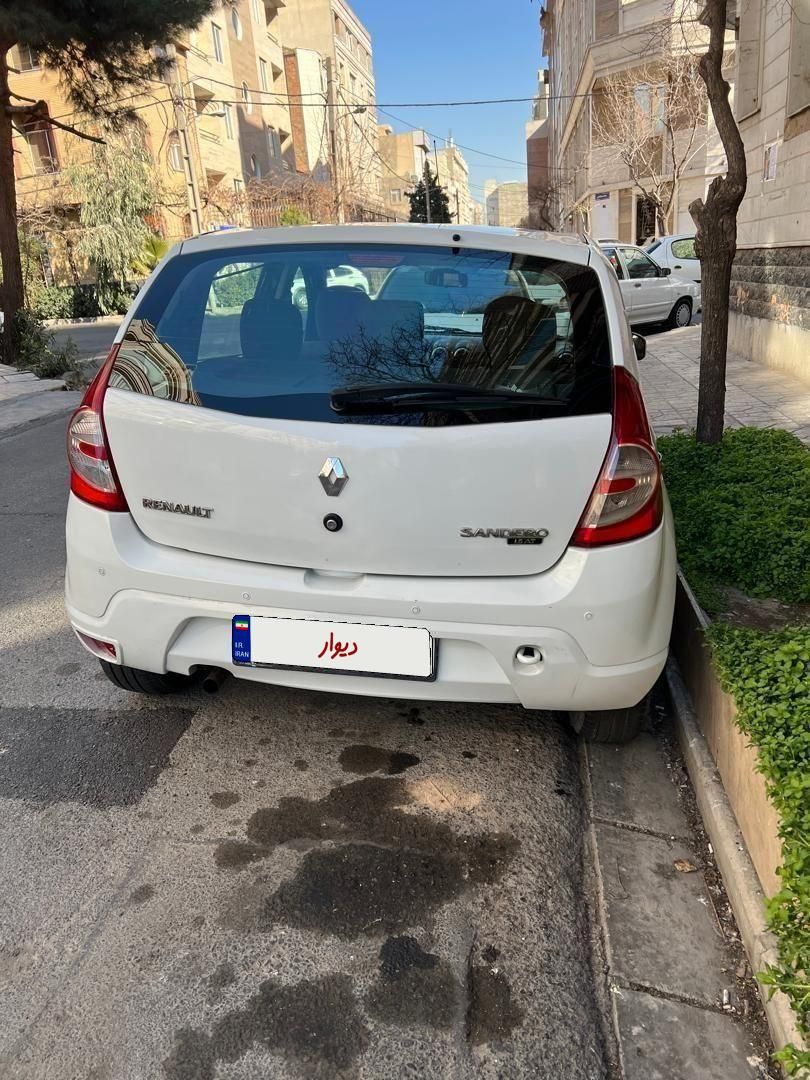 رنو ساندرو اتوماتیک - 1395
