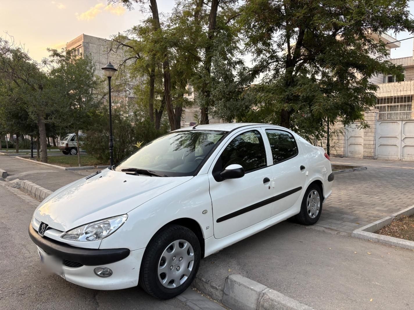 پژو ۲۰۶ صندوق دار v8 - 1394
