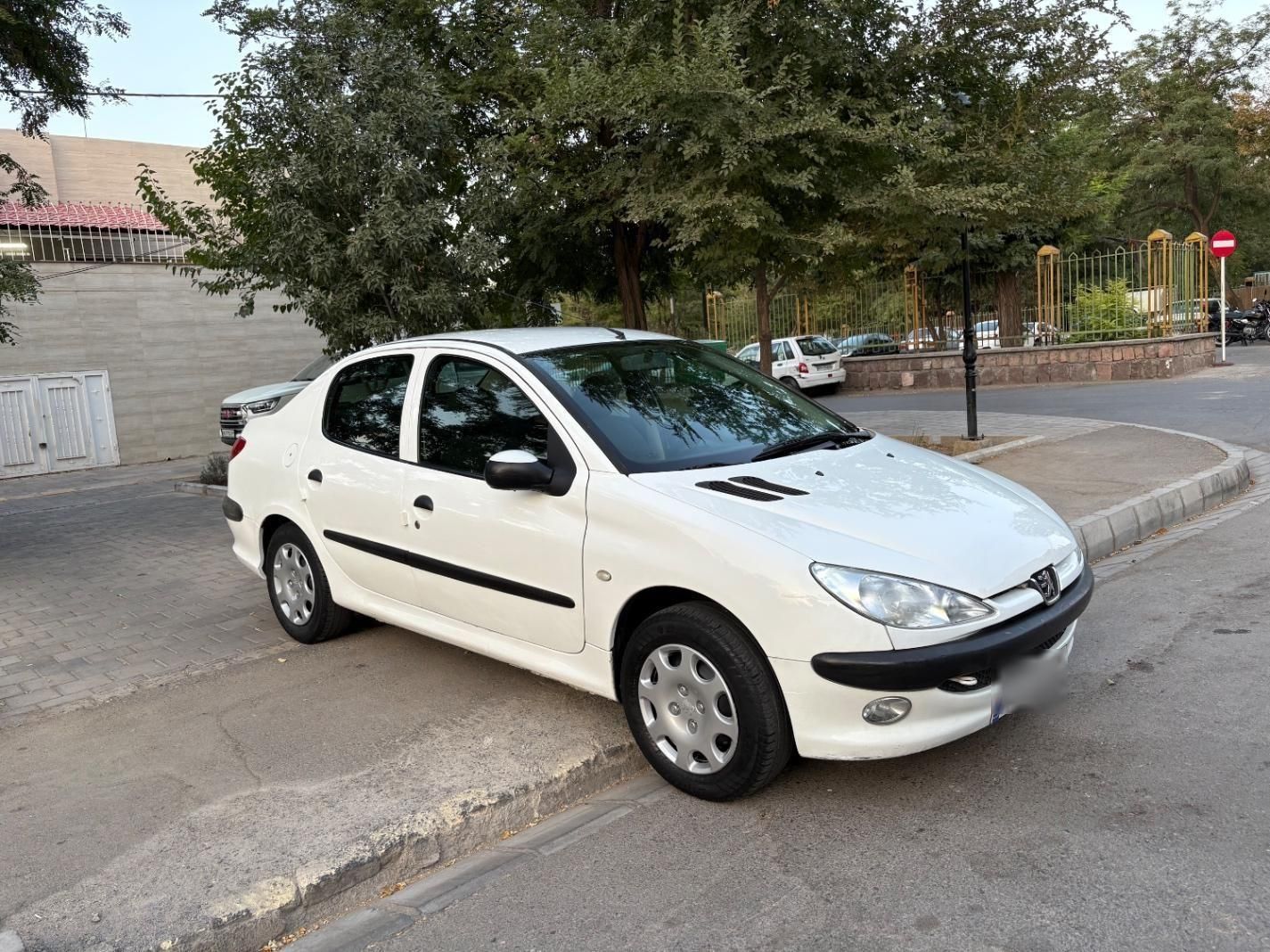پژو ۲۰۶ صندوق دار v8 - 1394