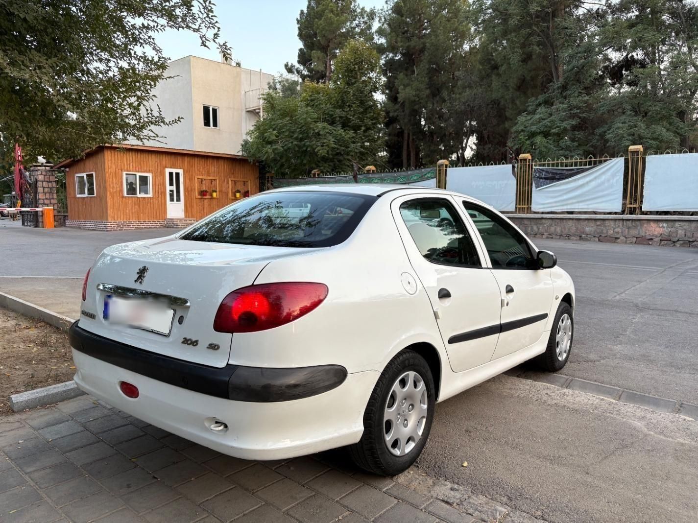 پژو ۲۰۶ صندوق دار v8 - 1394