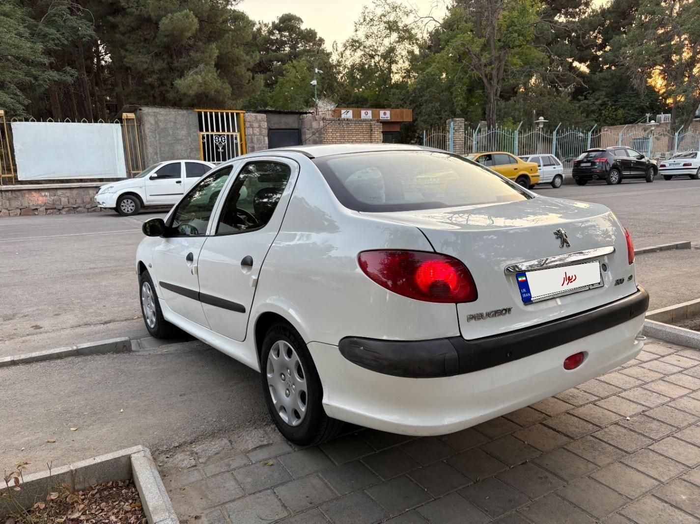 پژو ۲۰۶ صندوق دار v8 - 1394
