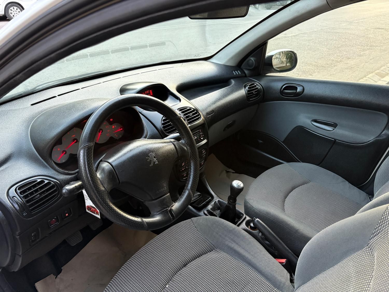پژو ۲۰۶ صندوق دار v8 - 1394
