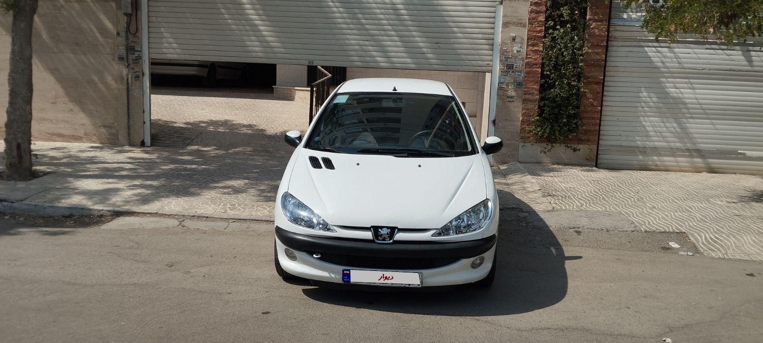 پژو ۲۰۶ صندوق دار v8 - 1394