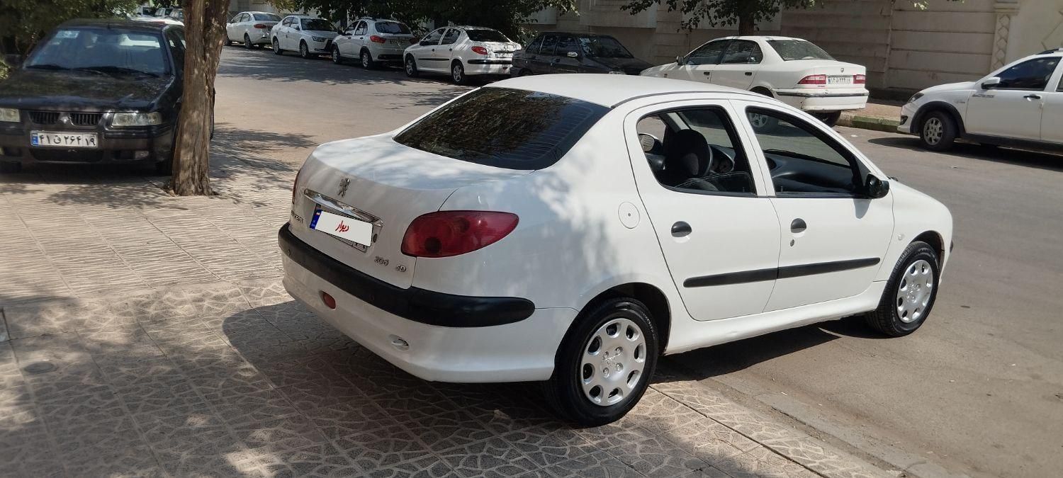 پژو ۲۰۶ صندوق دار v8 - 1394