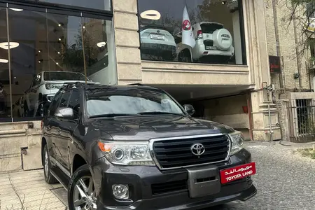 تویوتا لندکروز GXR نسل ۵ - 2010