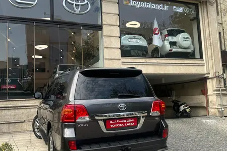 تویوتا لندکروز GXR نسل ۵ - 2010
