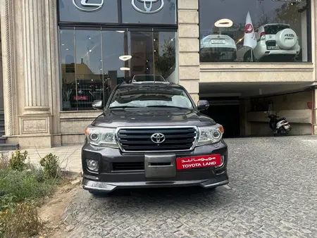 تویوتا لندکروز GXR نسل ۵ - 2010