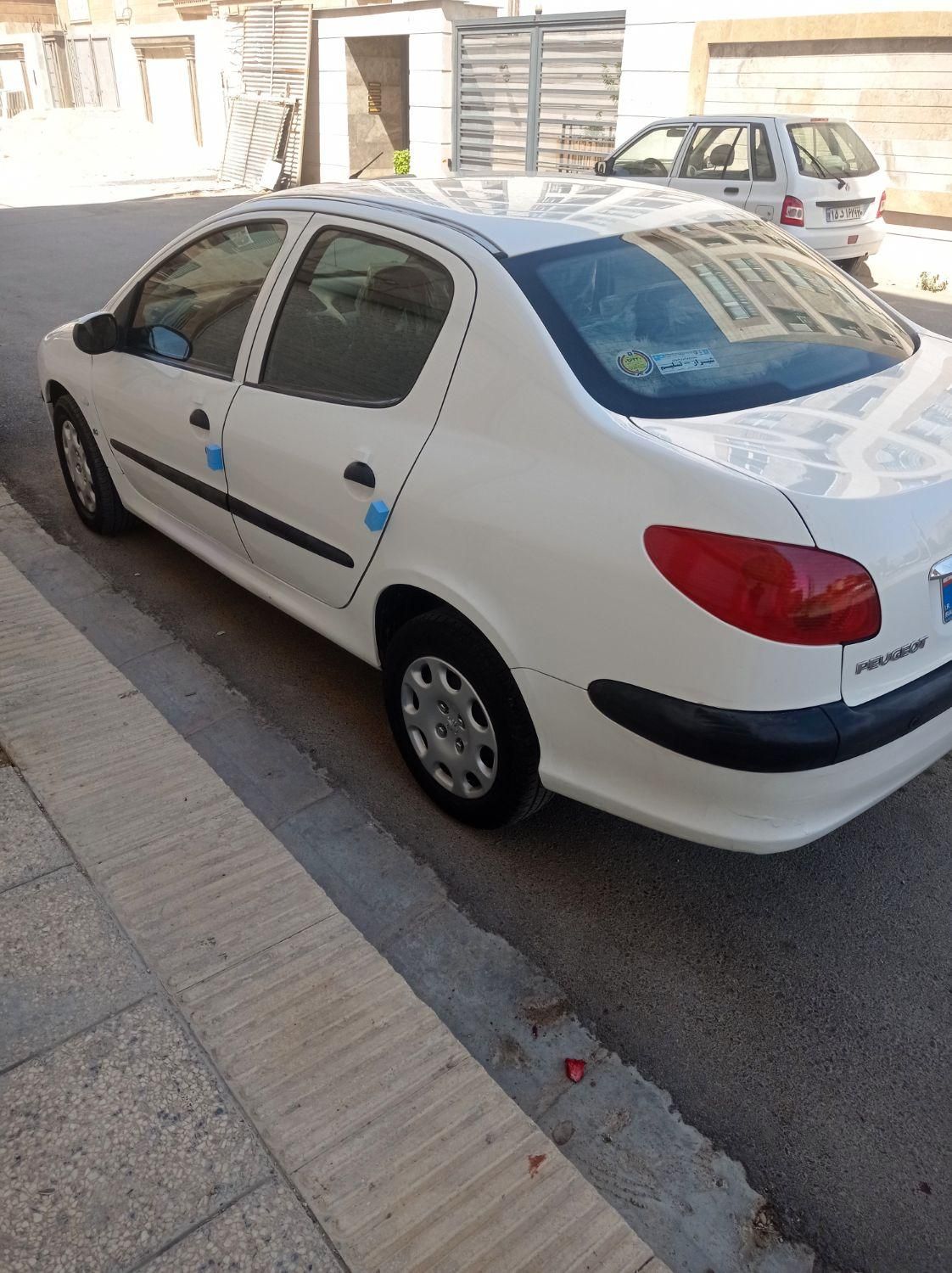 پژو ۲۰۶ صندوق دار v8 - 1393