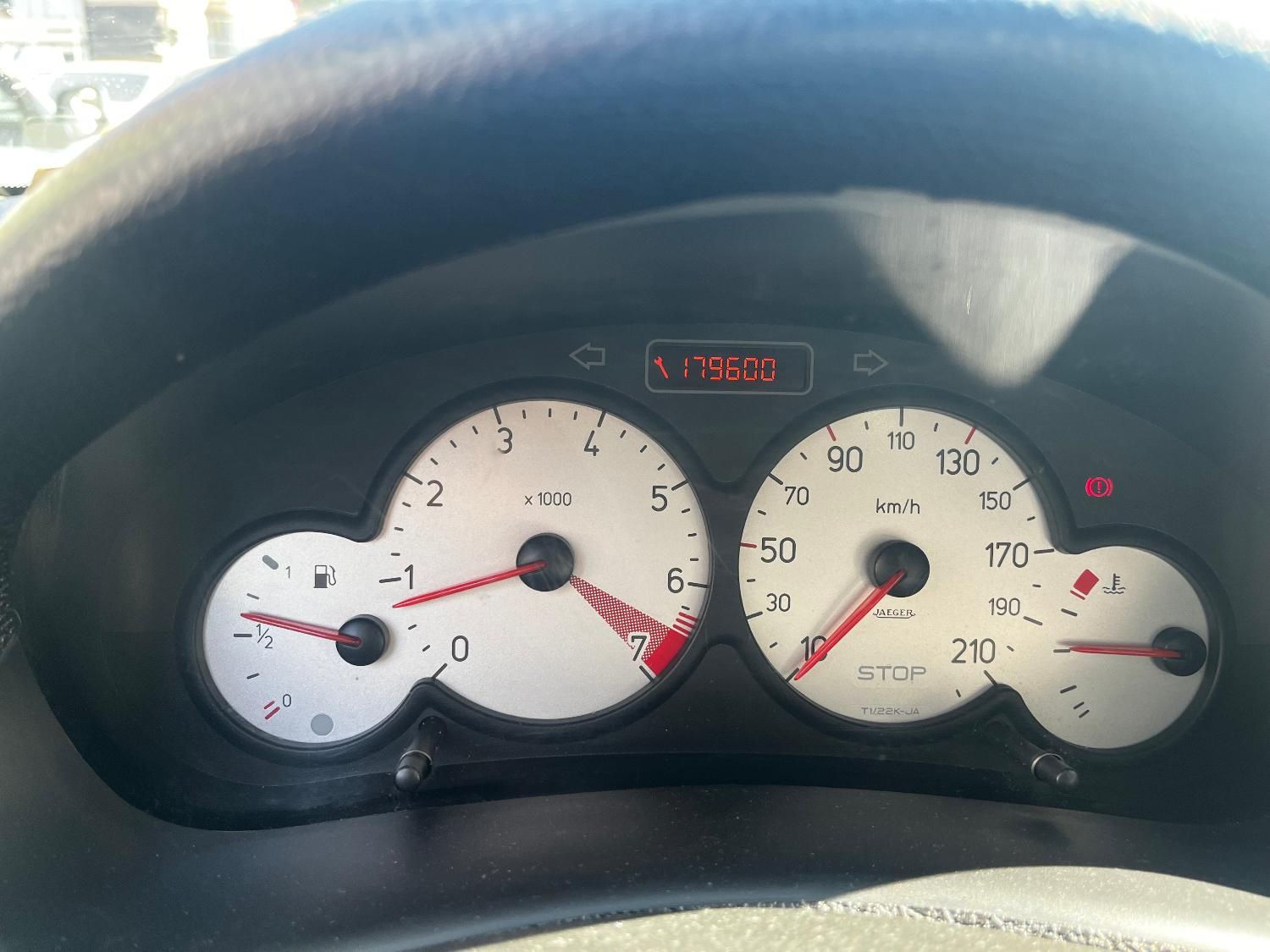 پژو ۲۰۶ صندوق دار v8 - 1389
