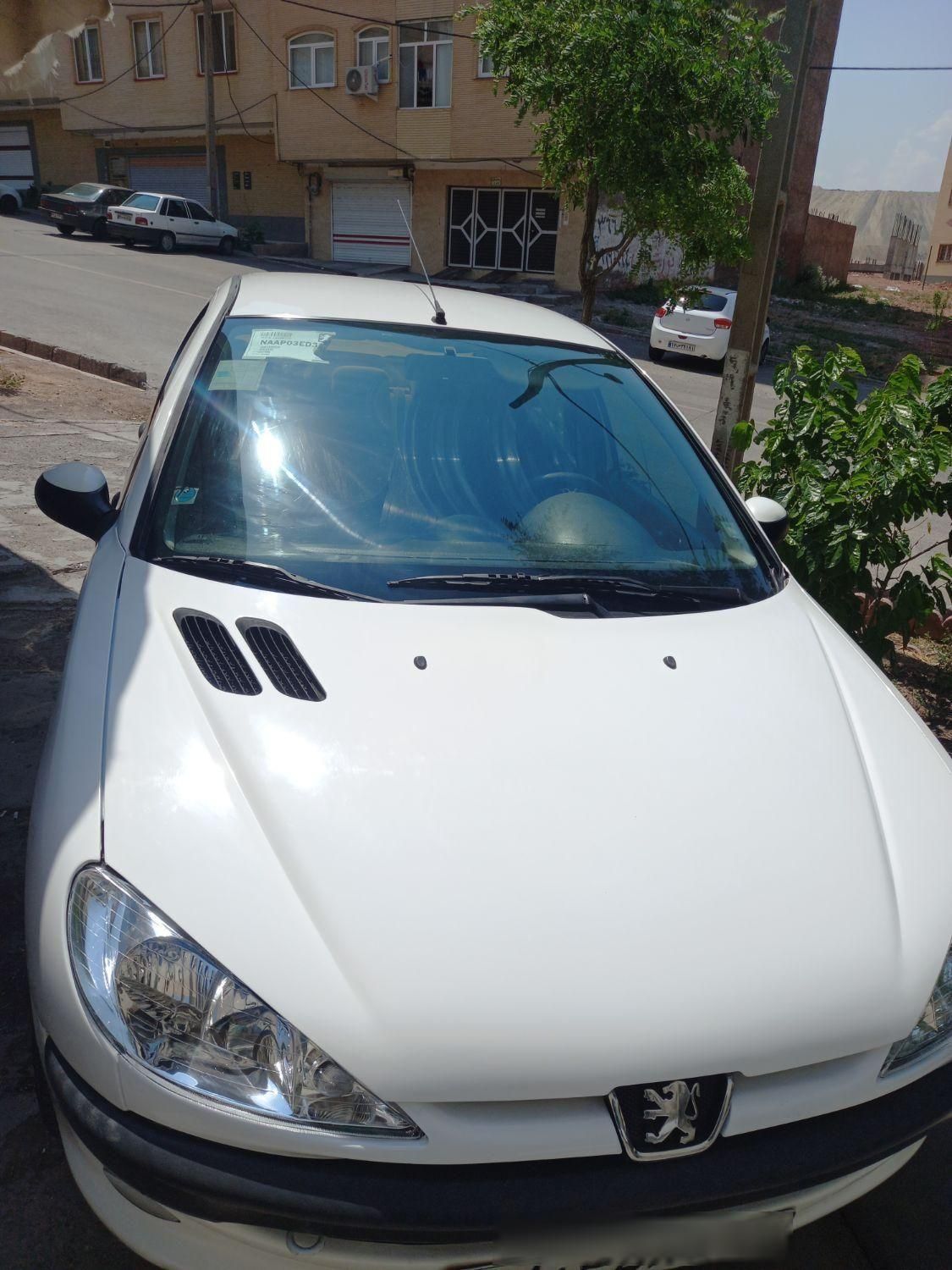 پژو ۲۰۶ صندوق دار v8 - 1392