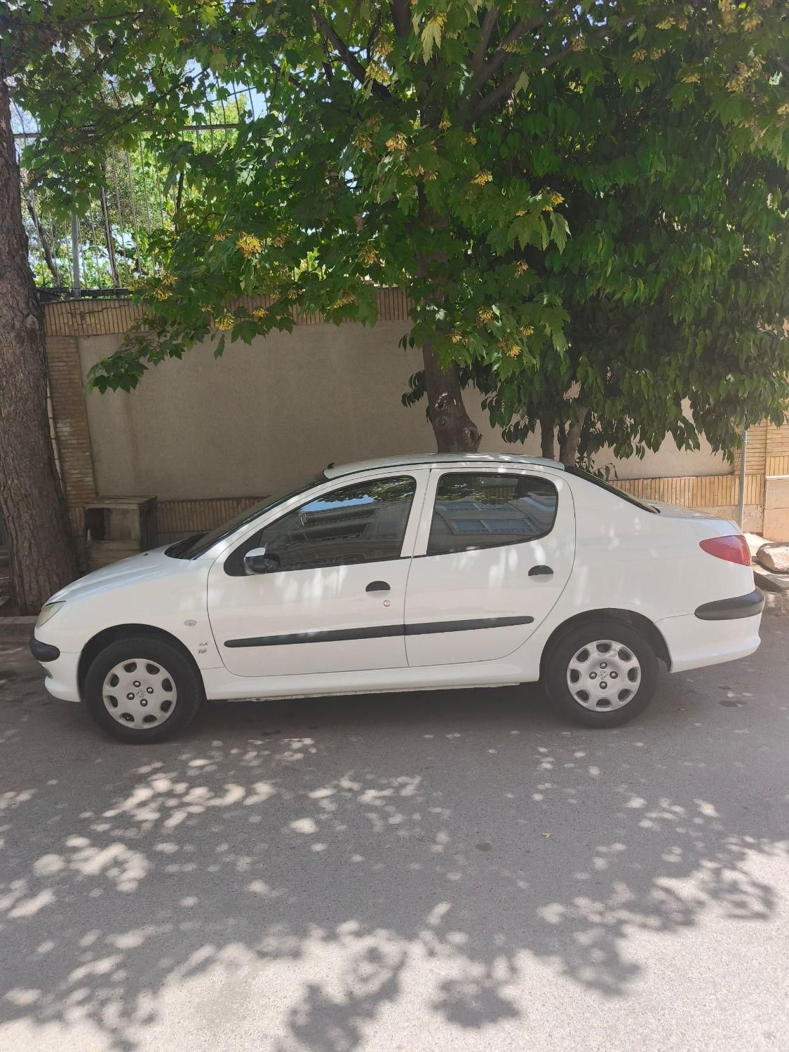 پژو ۲۰۶ صندوق دار v8 - 1395