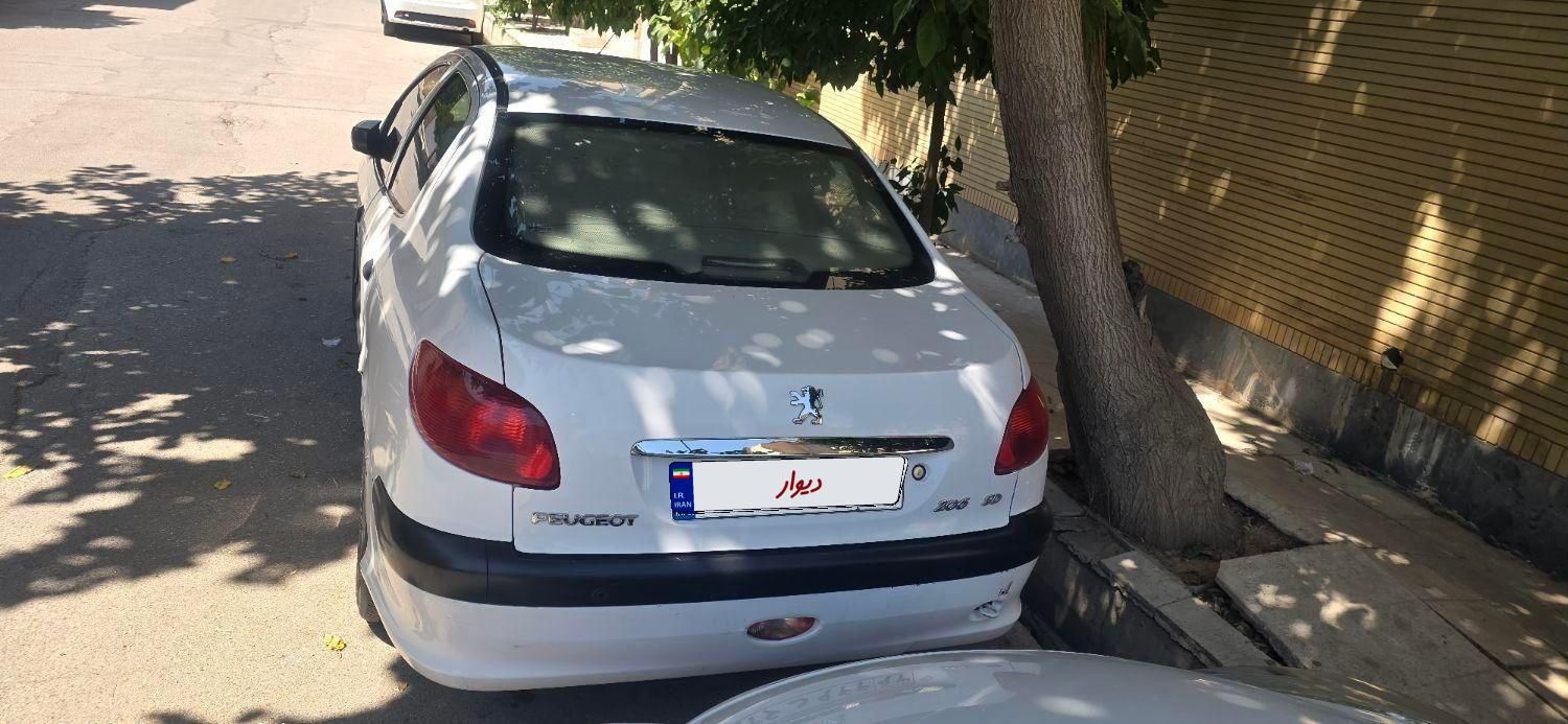 پژو ۲۰۶ صندوق دار v8 - 1393