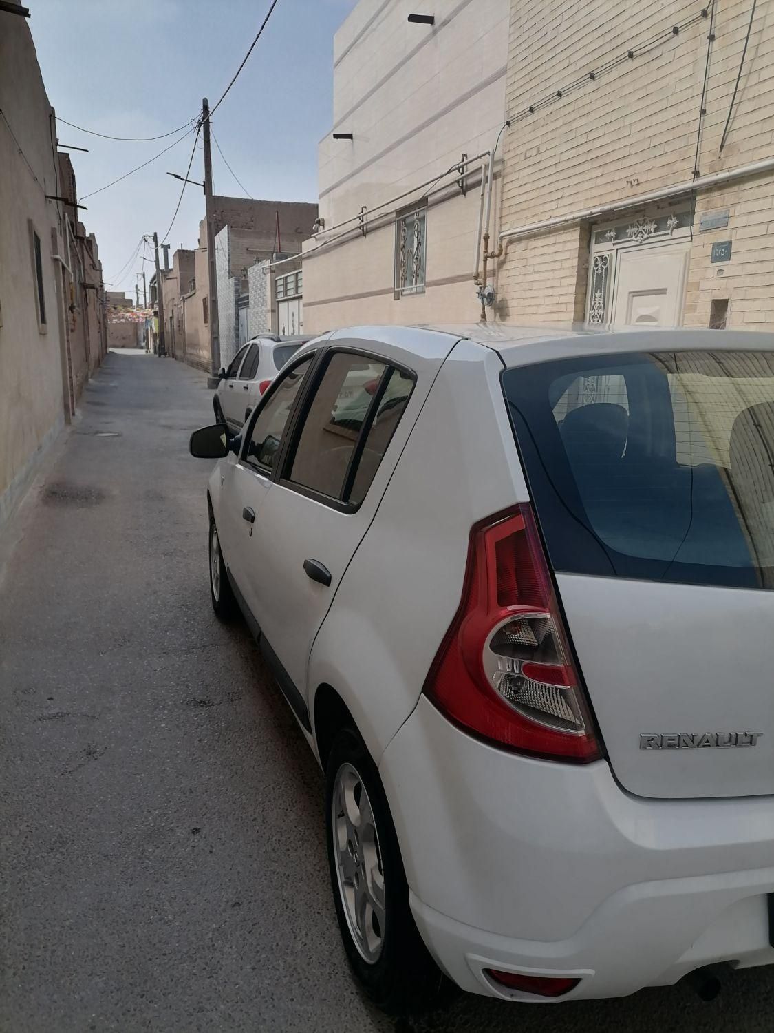 رنو ساندرو دنده ای - 1396