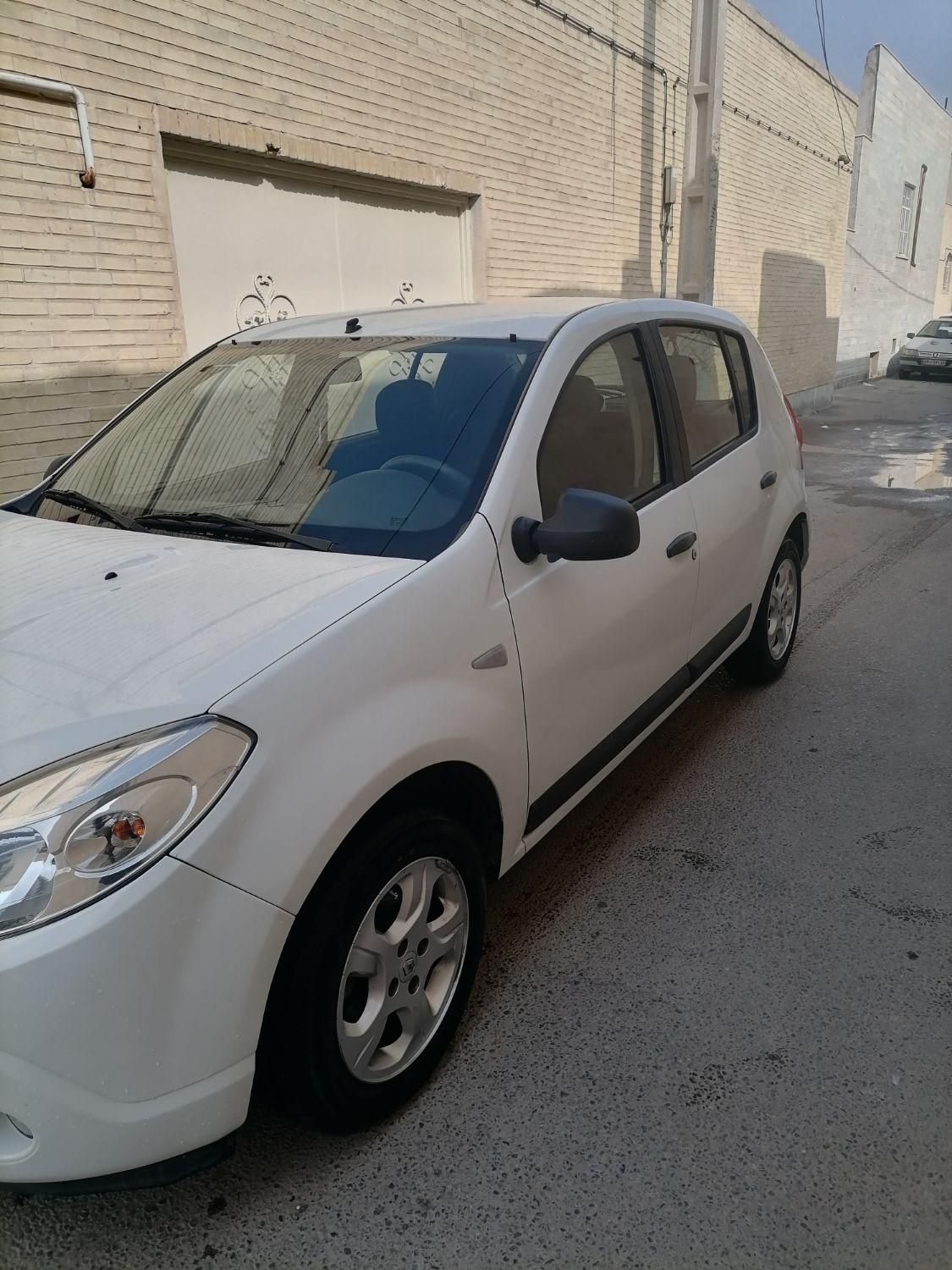 رنو ساندرو دنده ای - 1396