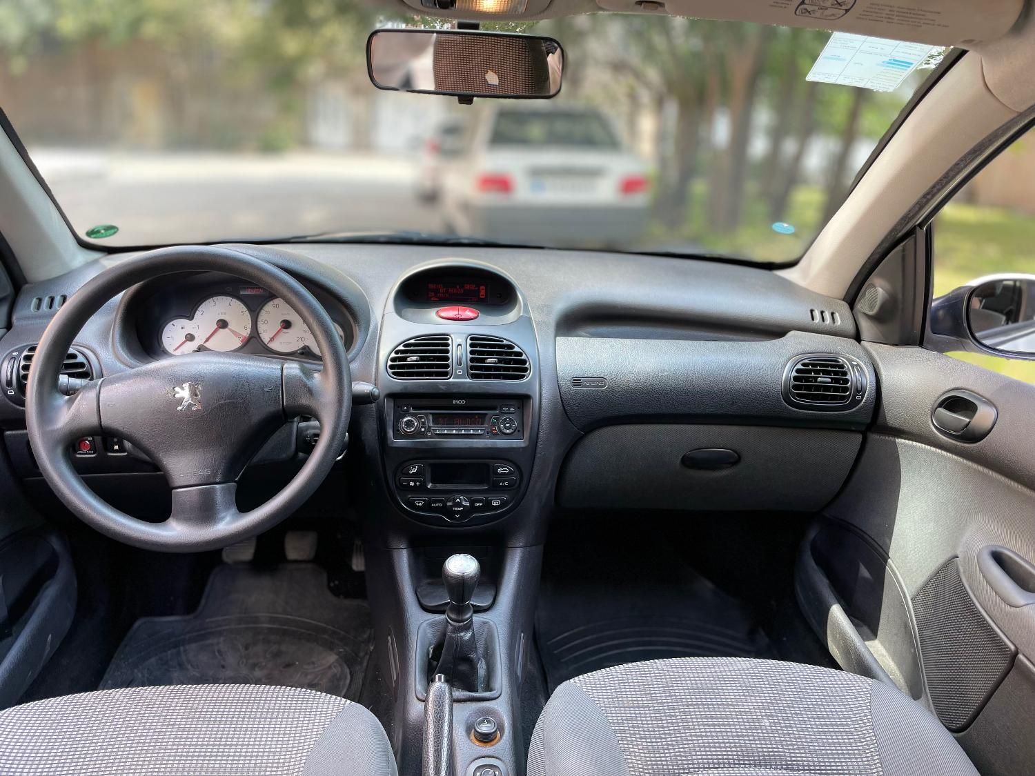 پژو ۲۰۶ صندوق دار v8 - 1396