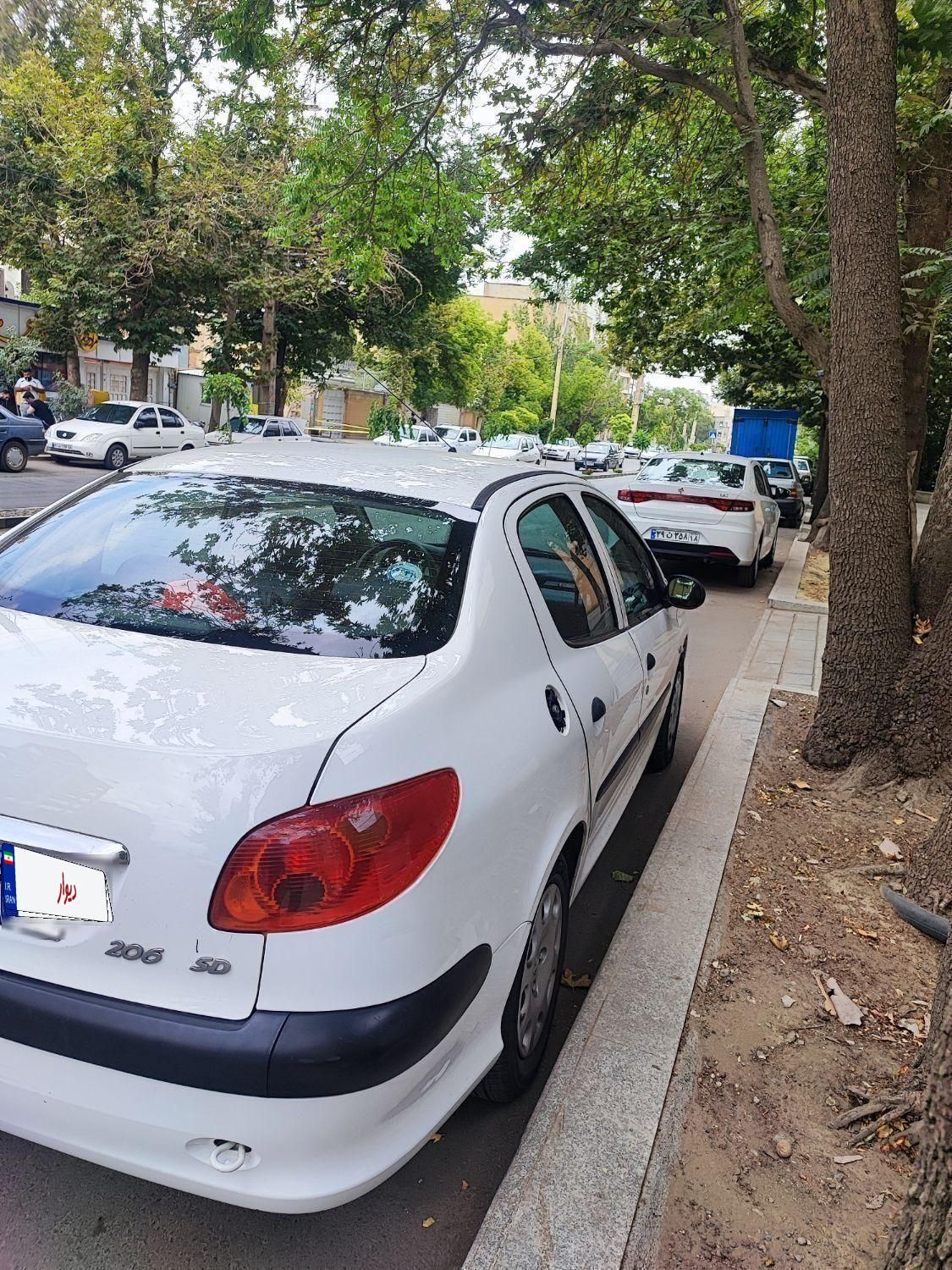 پژو ۲۰۶ صندوق دار v8 - 1394