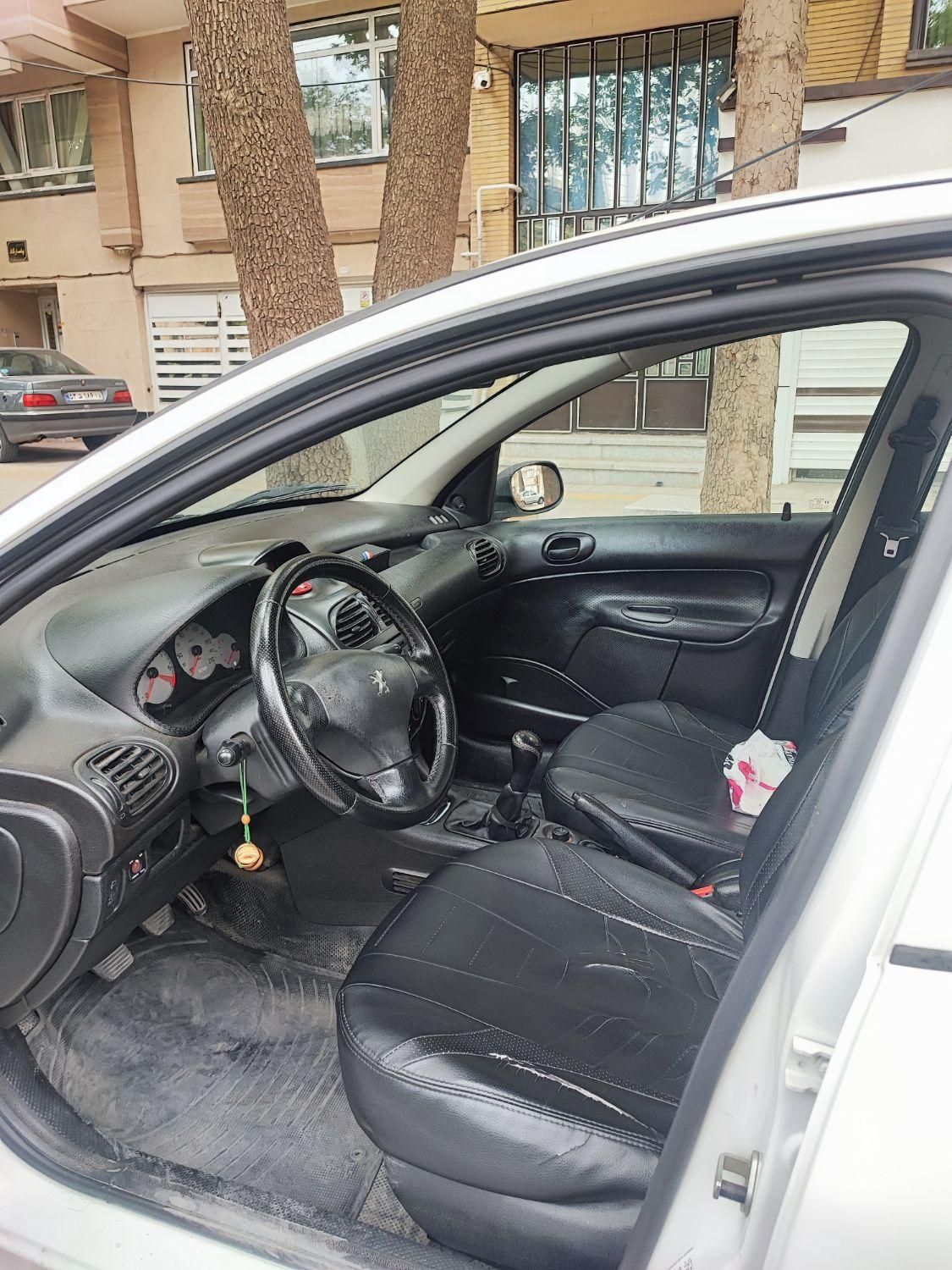 پژو ۲۰۶ صندوق دار v8 - 1394