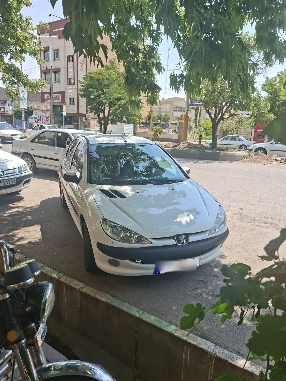 پژو ۲۰۶ صندوق دار v8 - 1393