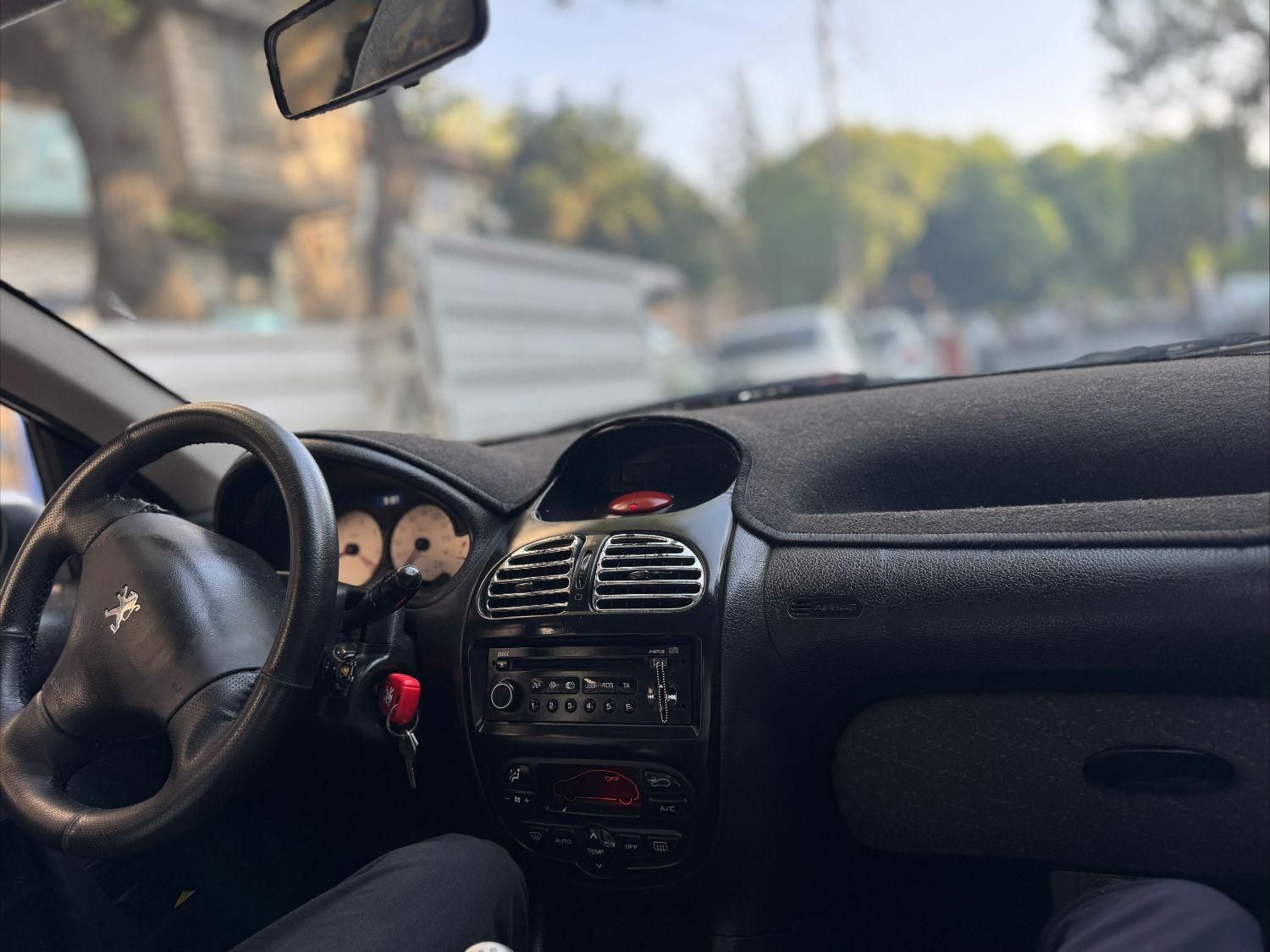 پژو ۲۰۶ صندوق دار v8 - 1390