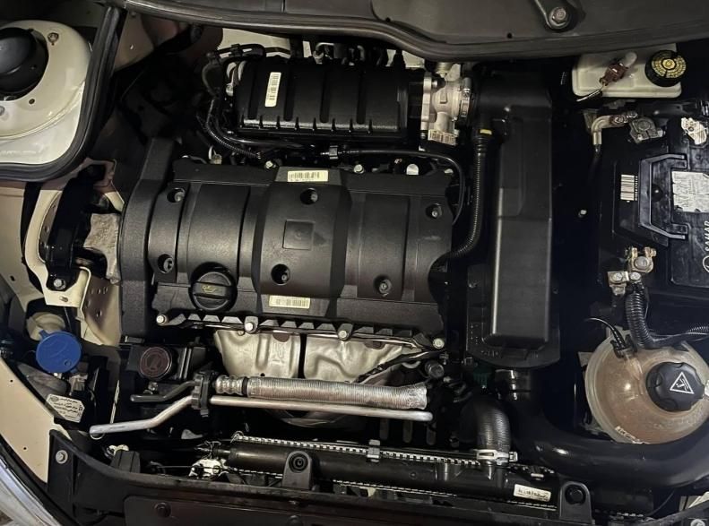 پژو ۲۰۶ صندوق دار v8 - 1397