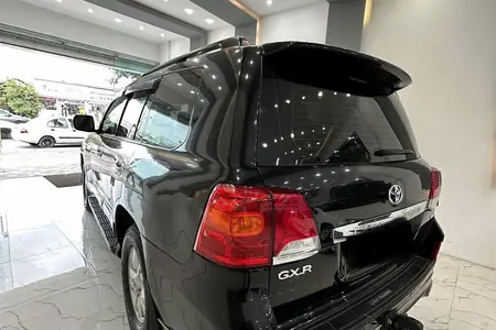 تویوتا لندکروز GXR نسل ۵ - 2010