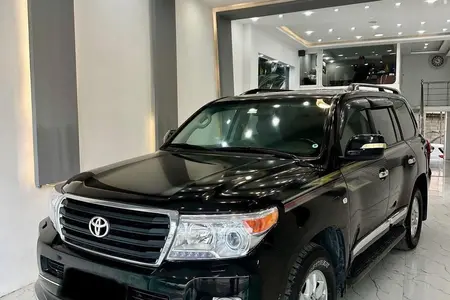 تویوتا لندکروز GXR نسل ۵ - 2010