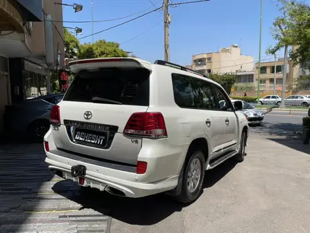 تویوتا لندکروز GXR نسل ۵ - 2010