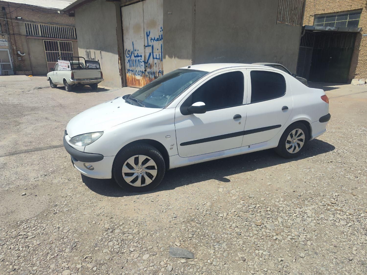 پژو ۲۰۶ صندوق دار v8 - 1393