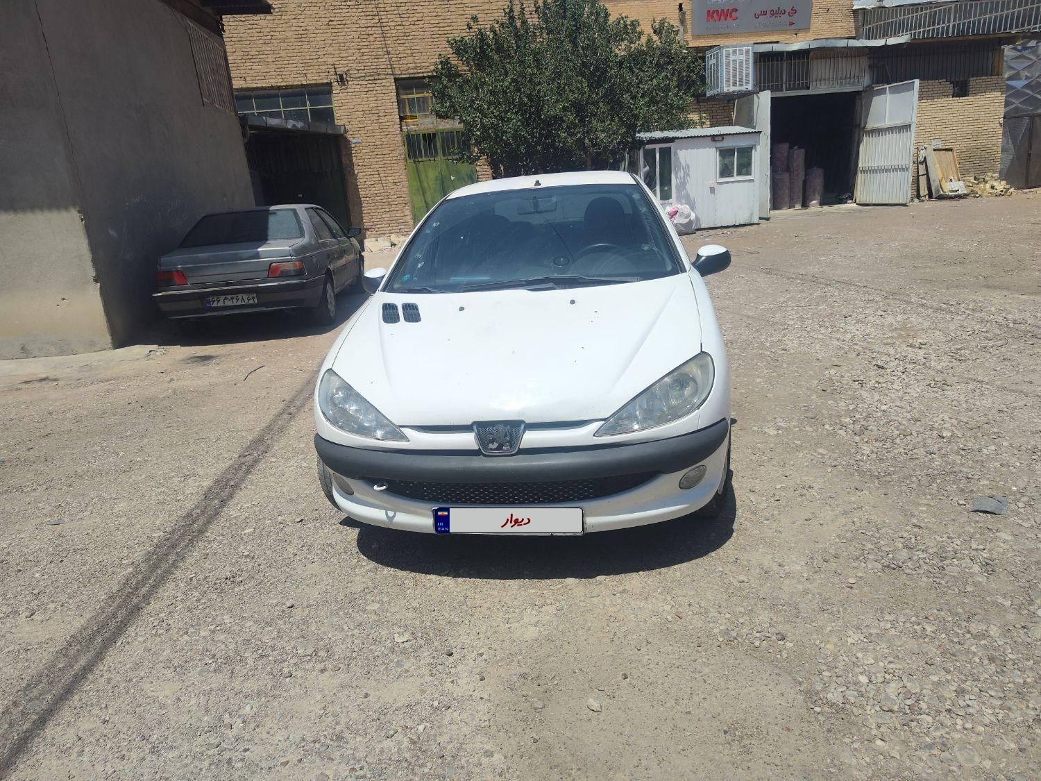 پژو ۲۰۶ صندوق دار v8 - 1393