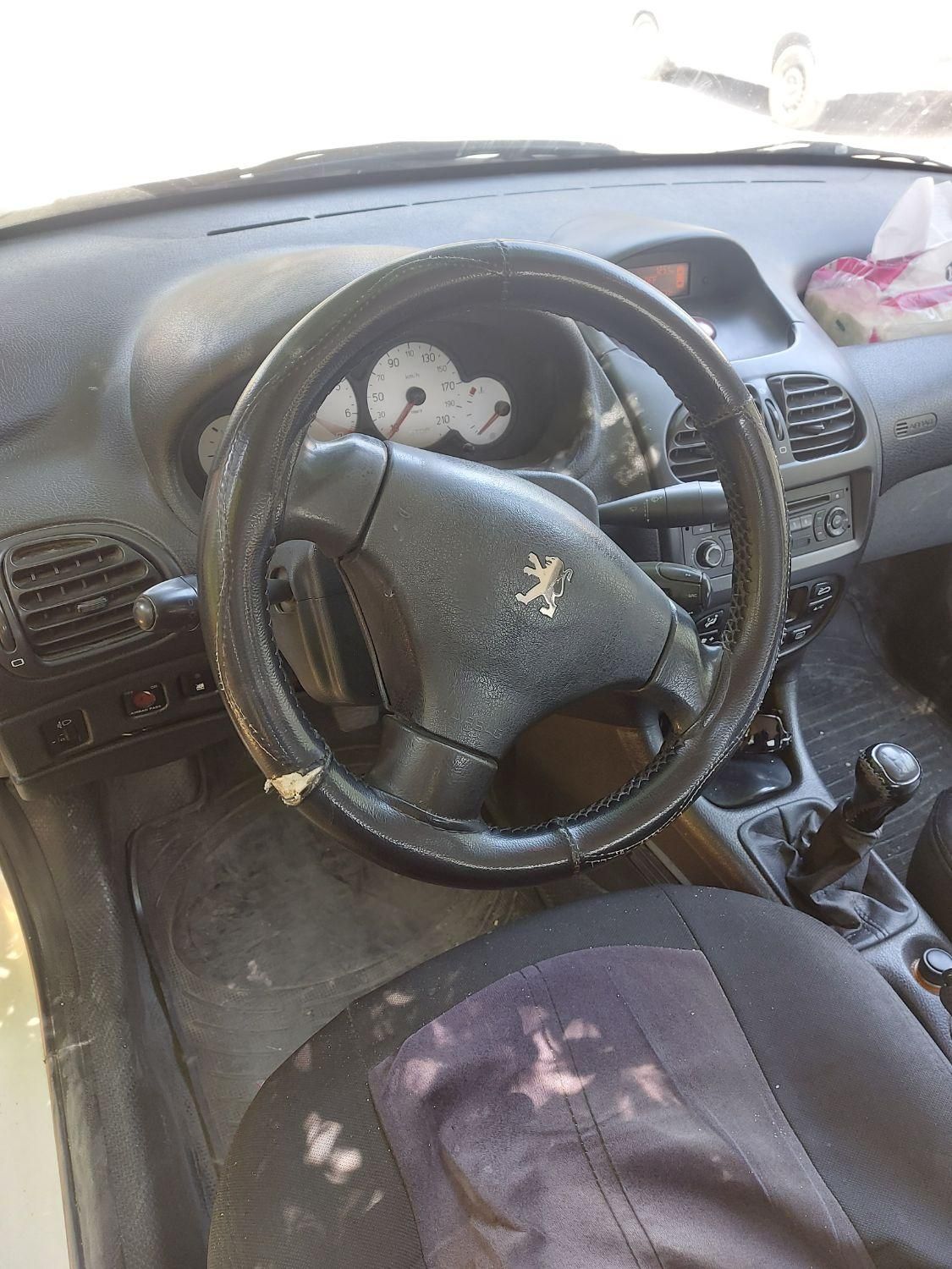 پژو ۲۰۶ صندوق دار v8 - 1395