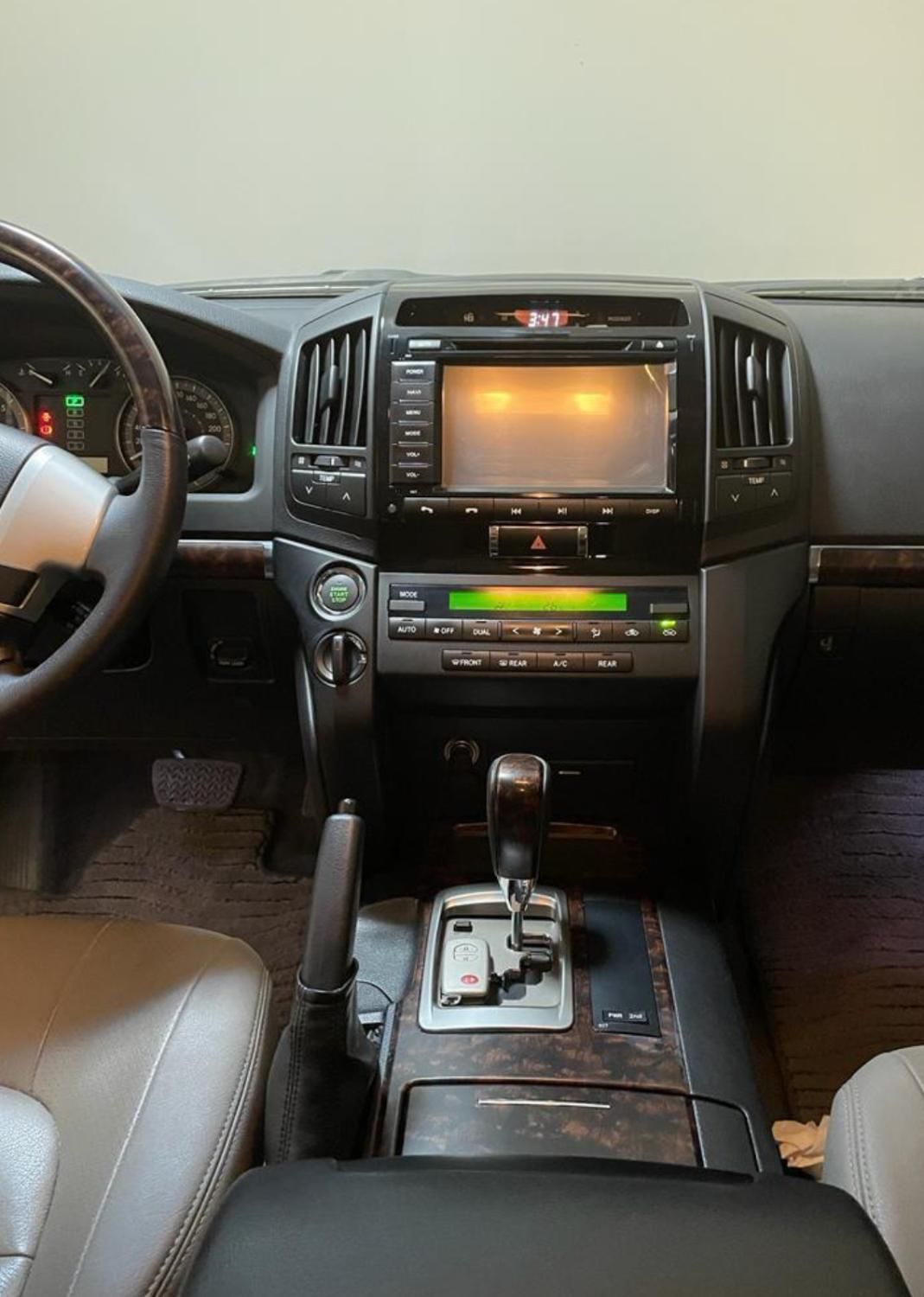 تویوتا لندکروز VXR نسل ۵ - 2011
