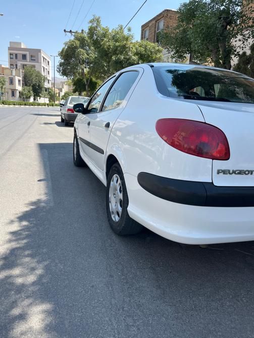 پژو ۲۰۶ صندوق دار v8 - 1390