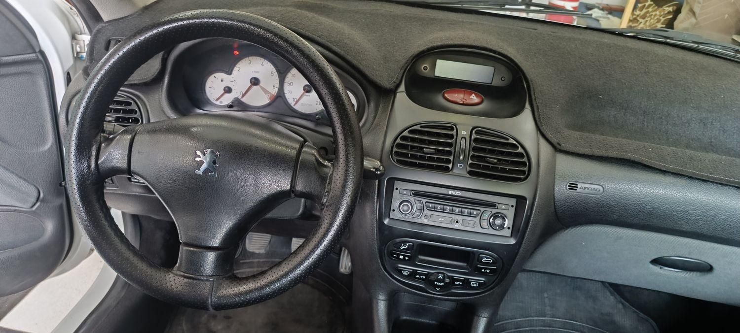 پژو ۲۰۶ صندوق دار v8 - 1394