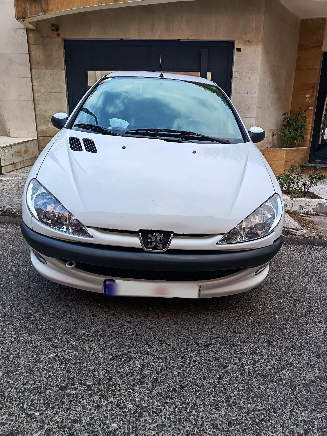 پژو ۲۰۶ صندوق دار v8 - 1395
