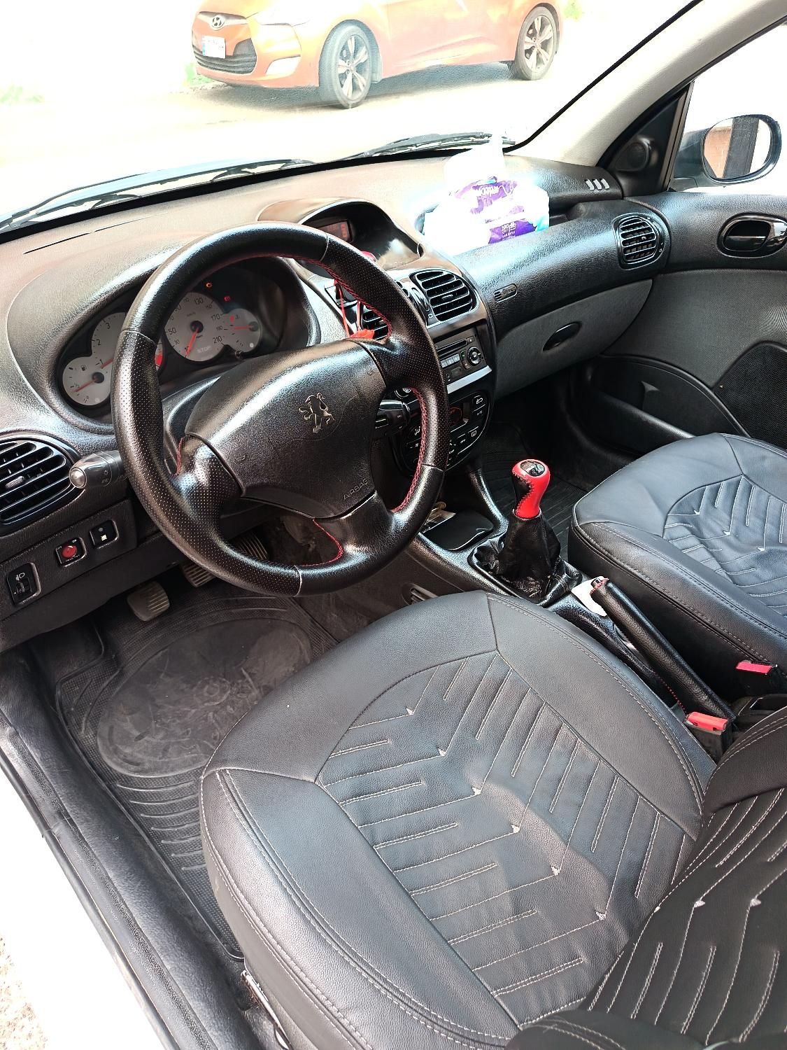 پژو ۲۰۶ صندوق دار v8 - 1395