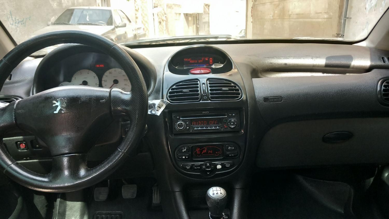 پژو ۲۰۶ صندوق دار v8 - 1394