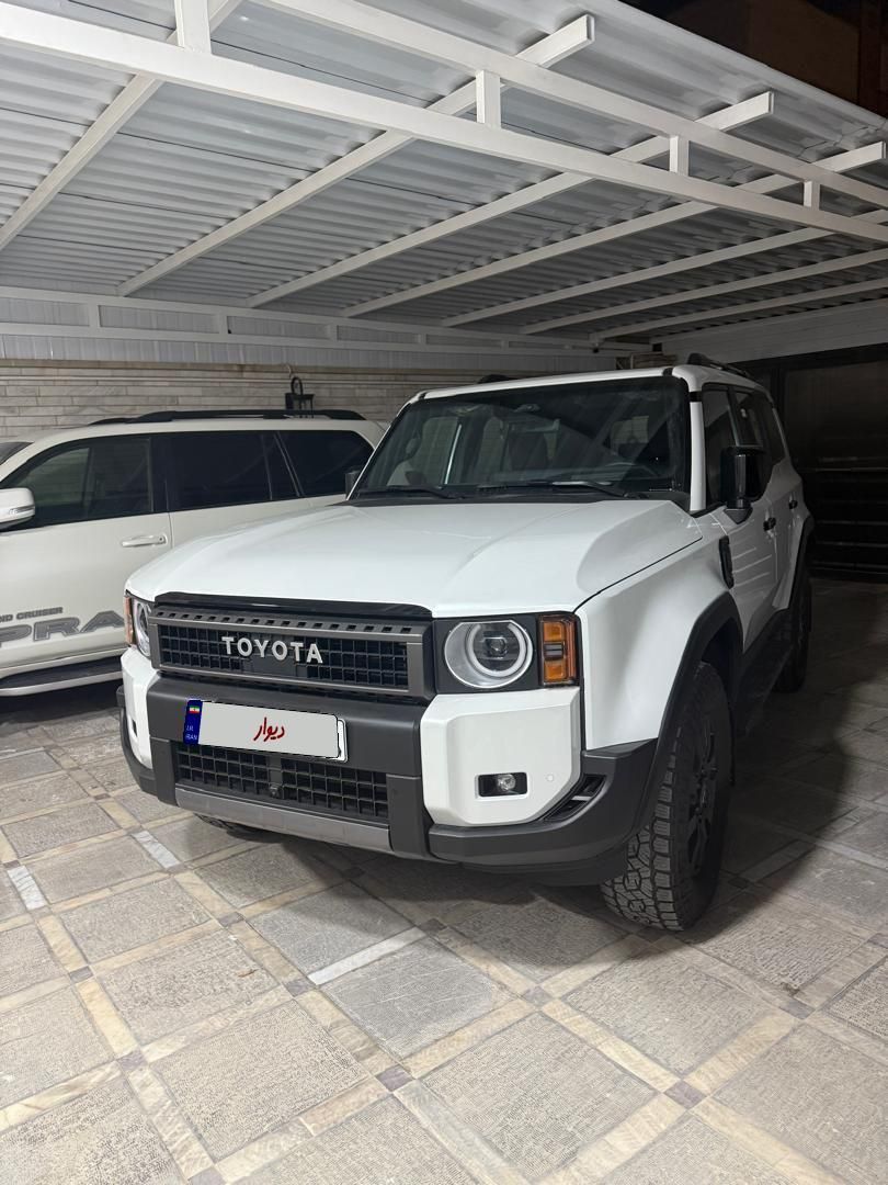 تویوتا کمری XLE - 2025