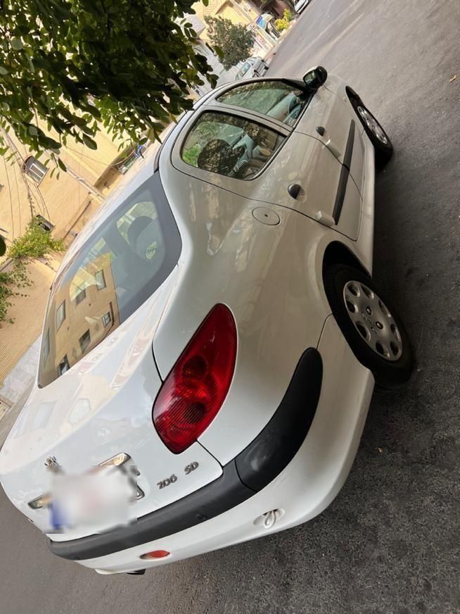 پژو ۲۰۶ صندوق دار v8 - 1395