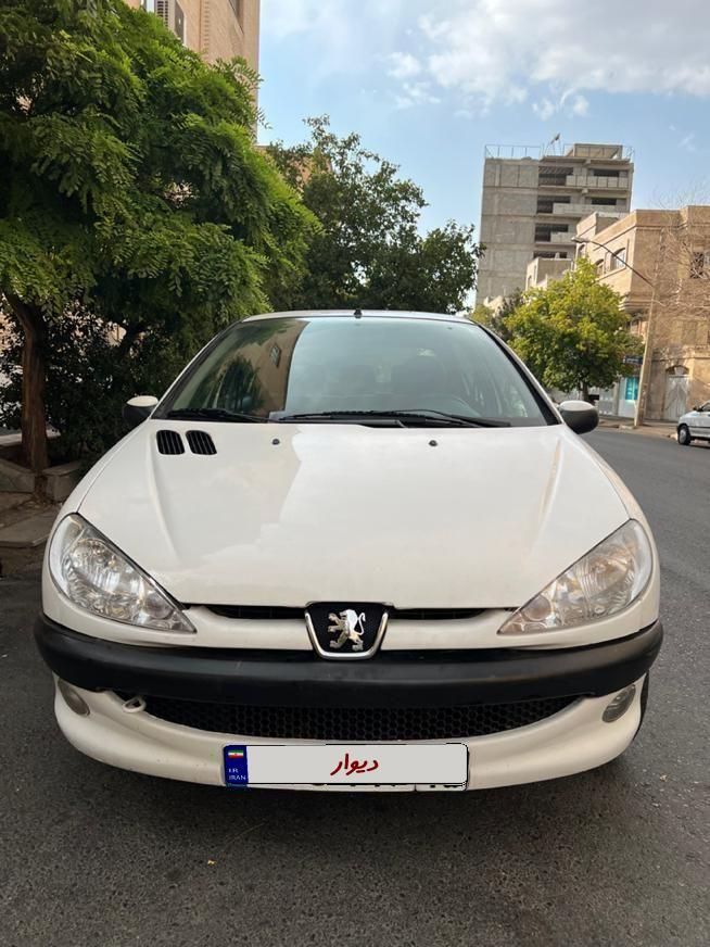 پژو ۲۰۶ صندوق دار v8 - 1395