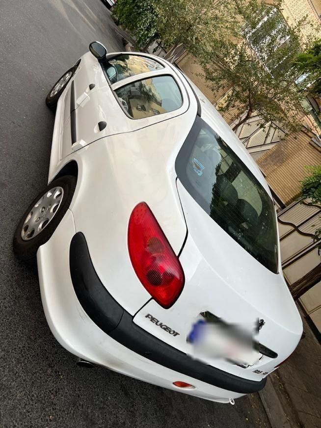 پژو ۲۰۶ صندوق دار v8 - 1395