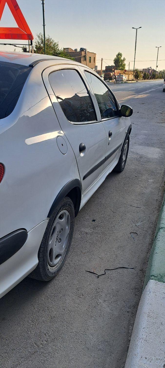 پژو ۲۰۶ صندوق دار v8 - 1390