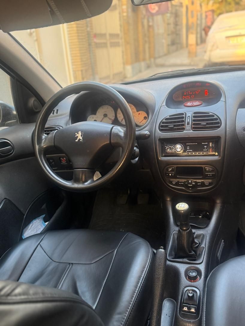 پژو ۲۰۶ صندوق دار v8 - 1393