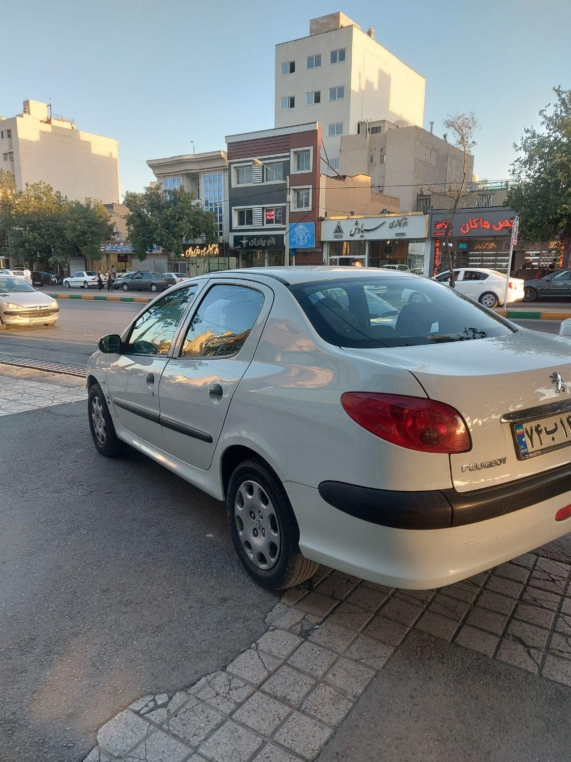 پژو ۲۰۶ صندوق دار v8 - 1396