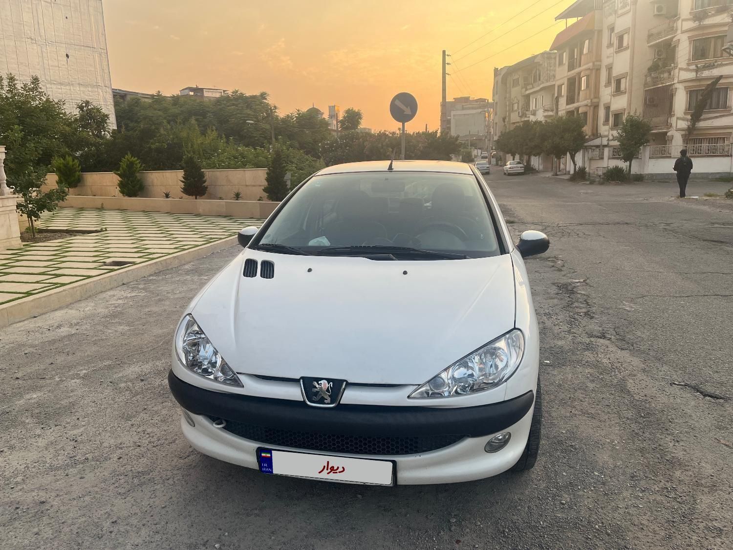 پژو ۲۰۶ صندوق دار v8 - 1395