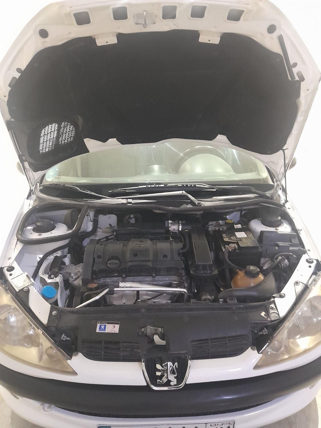 پژو ۲۰۶ صندوق دار v8 - 1393