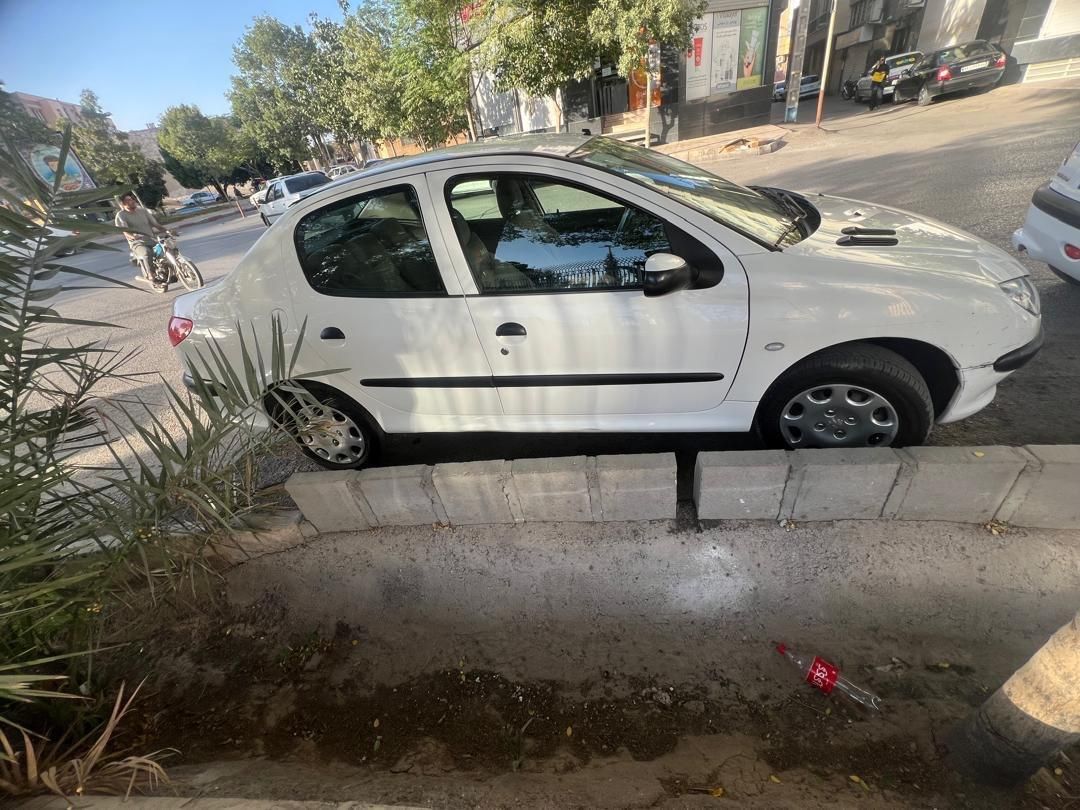 پژو ۲۰۶ صندوق دار v8 - 1390