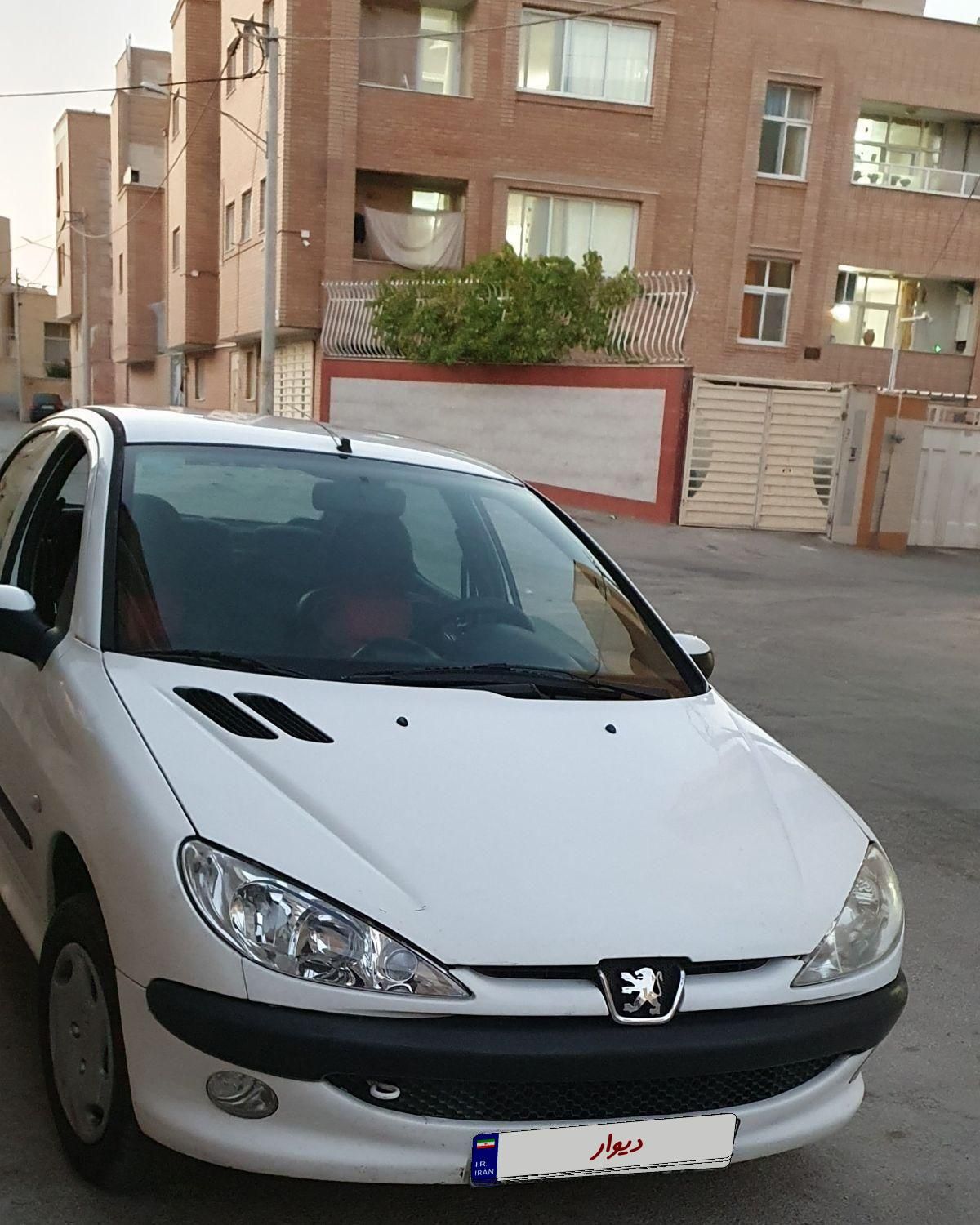 پژو ۲۰۶ صندوق دار v8 - 1393